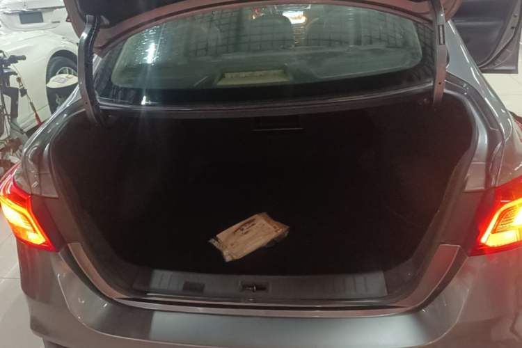 Used Nissan Sylphy 2021 Classic 1.6XL CVT Luxury Edition Trunk