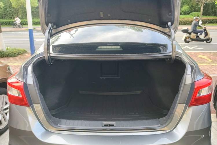 Used Nissan Sylphy 2021 Classic 1.6XL CVT Luxury Edition Trunk