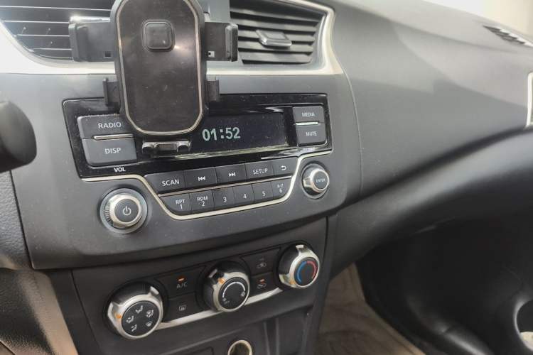 Used Nissan Sylphy 2021 Classic 1.6XE CVT Comfort Edition Audio And AC Panel