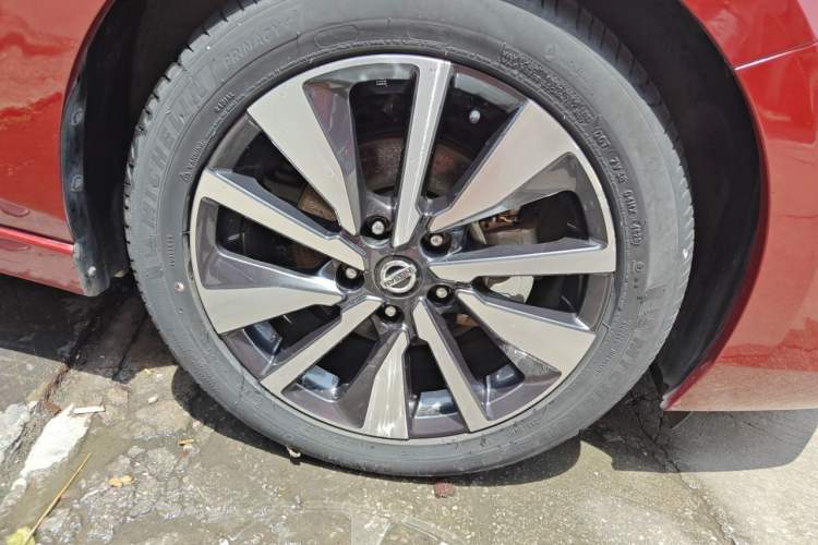 Used Nissan Sylphy 2021 1.6L TOP CVT Luxury Edition Right Front Wheel Hub