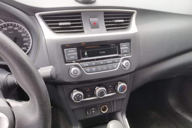 Used Nissan Sylphy 2021 Classic 1.6XE CVT Comfort Edition Audio And AC Panel