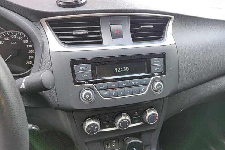 Used Nissan Sylphy 2021 Classic 1.6XE CVT Exclusive Edition Audio And AC Panel