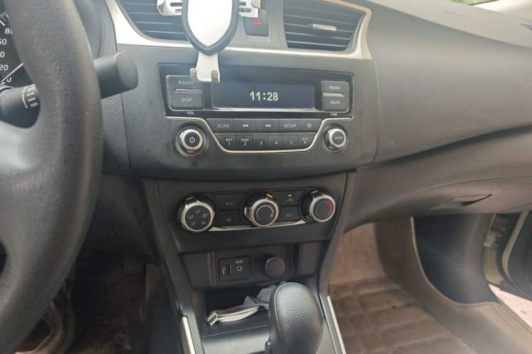 Used Nissan Sylphy 2021 Classic 1.6XE CVT Comfort Edition Audio And AC Panel