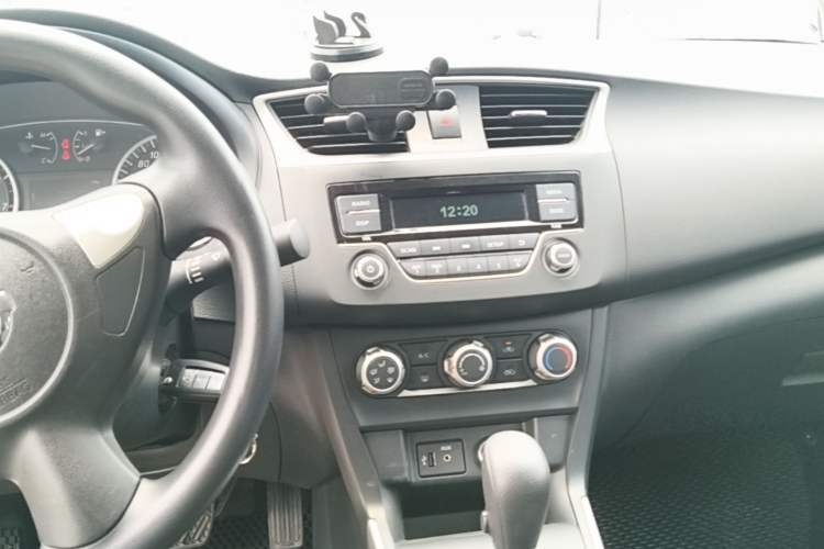 Used Nissan Sylphy 2021 Classic 1.6XL CVT Luxury Edition Audio And AC Panel