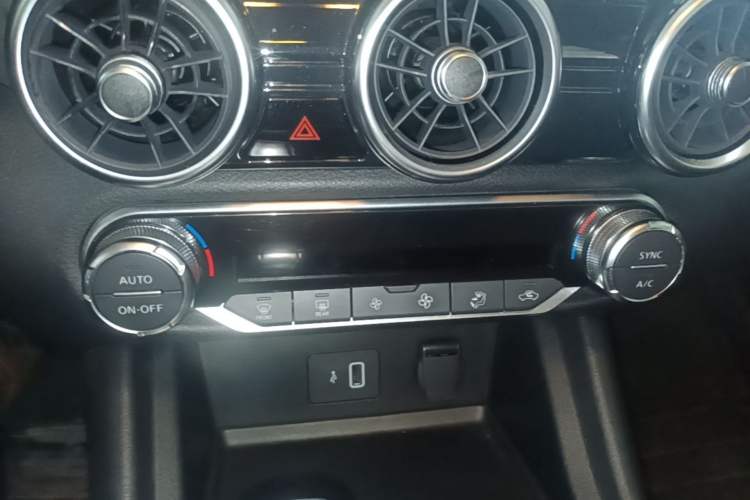 Used Nissan Sylphy 2021 1.6L XL CVT Enjoyment Edition Audio And AC Panel