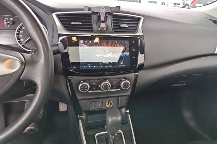 Used Nissan Sylphy 2021 Classic 1.6XL CVT Luxury Edition Audio And AC Panel