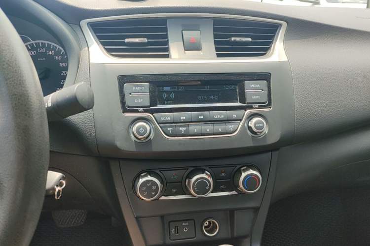 Used Nissan Sylphy 2021 Classic 1.6XE CVT Comfort Edition Audio And AC Panel