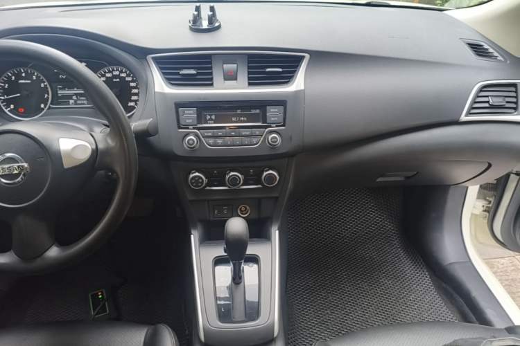 Used Nissan Sylphy 2021 Classic 1.6XE CVT Exclusive Edition Audio And AC Panel