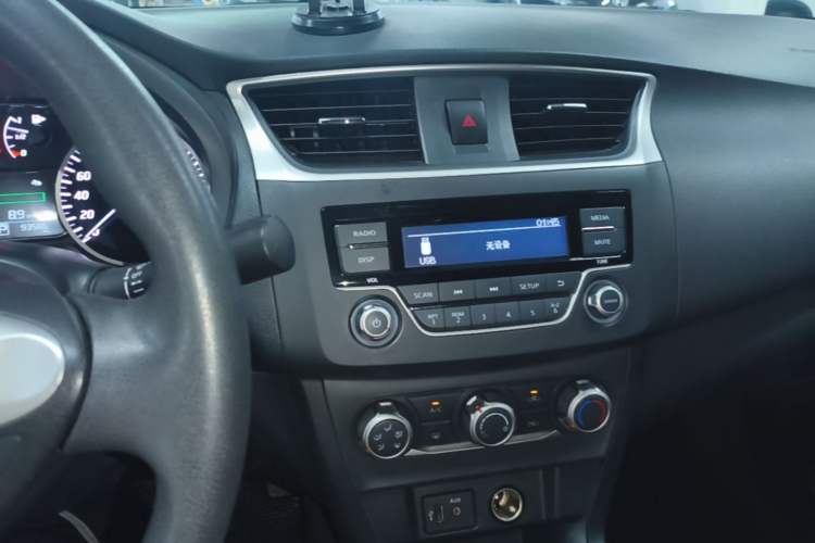 Used Nissan Sylphy 2021 Classic 1.6XL CVT Luxury Edition Audio And AC Panel