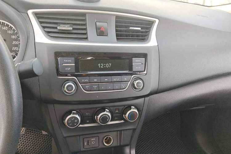 Used Nissan Sylphy 2021 Classic 1.6XE CVT Comfort Edition Audio And AC Panel
