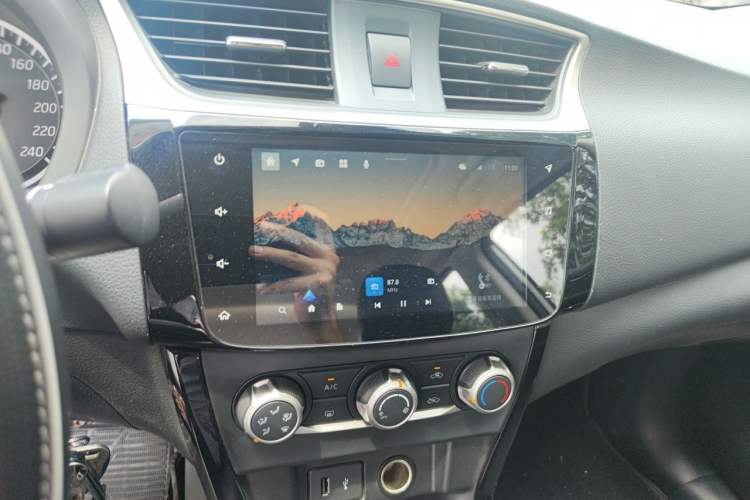 Used Nissan Sylphy 2021 Classic 1.6XL CVT Luxury Edition Audio And AC Panel