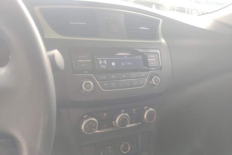 Used Nissan Sylphy 2021 Classic 1.6XL CVT Luxury Edition Audio And AC Panel