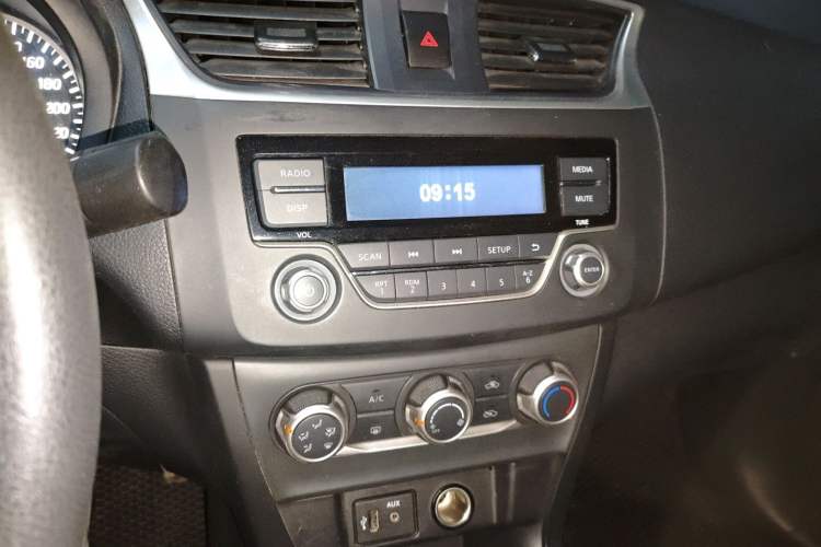 Used Nissan Sylphy 2021 Classic 1.6XE CVT Exclusive Edition Audio And AC Panel