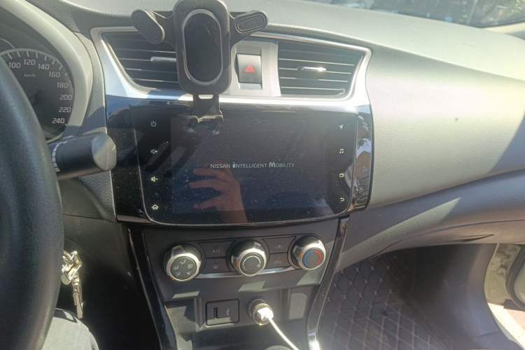 Used Nissan Sylphy 2021 Classic 1.6XL CVT Luxury Edition Audio And AC Panel