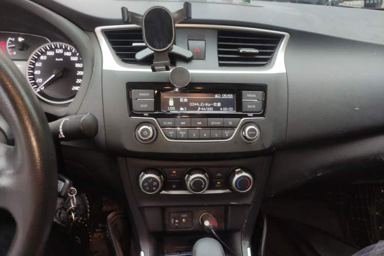 Used Nissan Sylphy 2021 Classic 1.6XE CVT Comfort Edition Audio And AC Panel