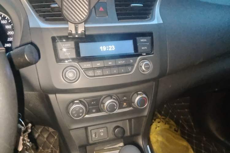 Used Nissan Sylphy 2021 Classic 1.6XE CVT Comfort Edition Audio And AC Panel