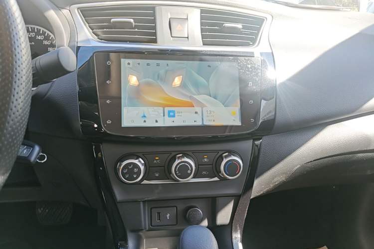 Used Nissan Sylphy 2021 Classic 1.6XL CVT Luxury Edition Audio And AC Panel