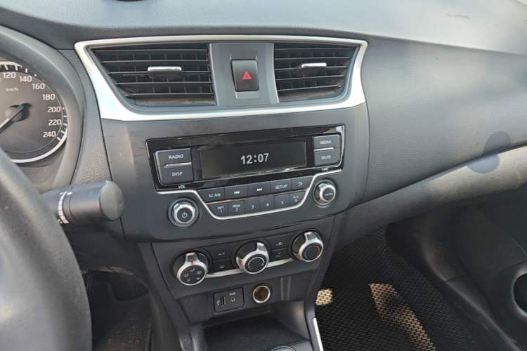 Used Nissan Sylphy 2021 Classic 1.6XE CVT Comfort Edition Audio And AC Panel