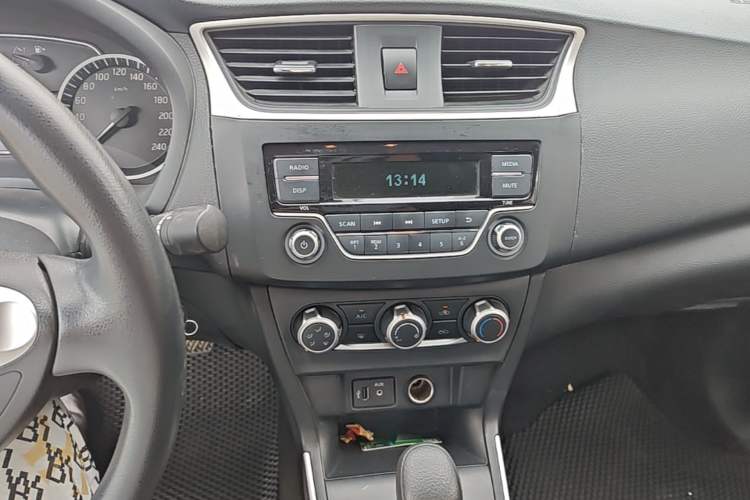 Used Nissan Sylphy 2021 Classic 1.6XE CVT Exclusive Edition Audio And AC Panel