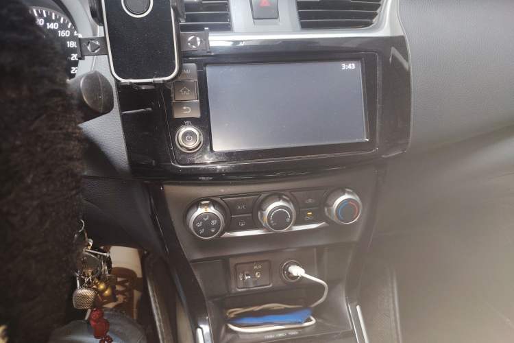 Used Nissan Sylphy 2021 Classic 1.6XL Manual Luxury Edition Audio And AC Panel
