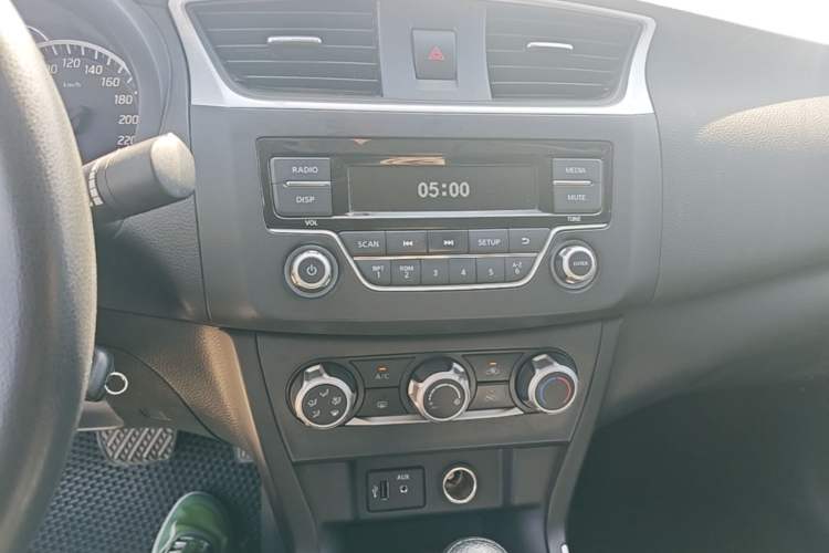 Used Nissan Sylphy 2021 Classic 1.6XE CVT Comfort Edition Audio And AC Panel