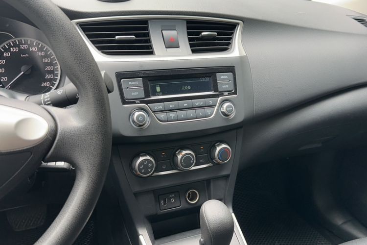 Used Nissan Sylphy 2021 Classic 1.6XL CVT Luxury Edition Audio And AC Panel