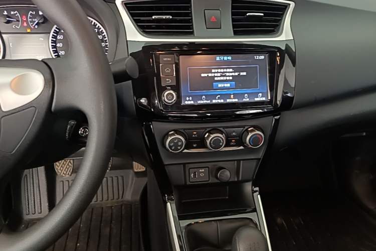 Used Nissan Sylphy 2021 Classic 1.6XL Manual Luxury Edition Audio And AC Panel