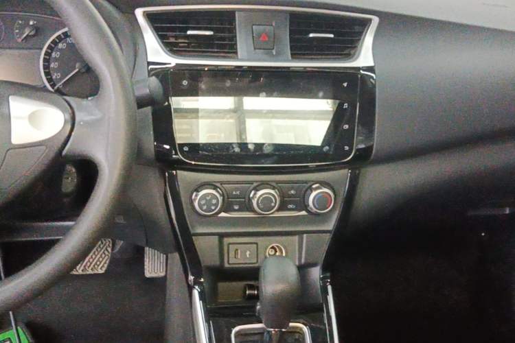 Used Nissan Sylphy 2021 Classic 1.6XL CVT Luxury Edition Audio And AC Panel