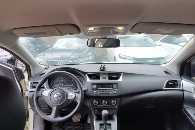 Used Nissan Sylphy 2021 Classic 1.6XE CVT Comfort Edition Center Console