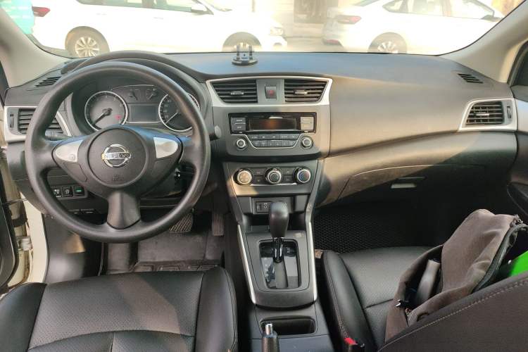 Used Nissan Sylphy 2021 Classic 1.6XE CVT Comfort Edition Center Console