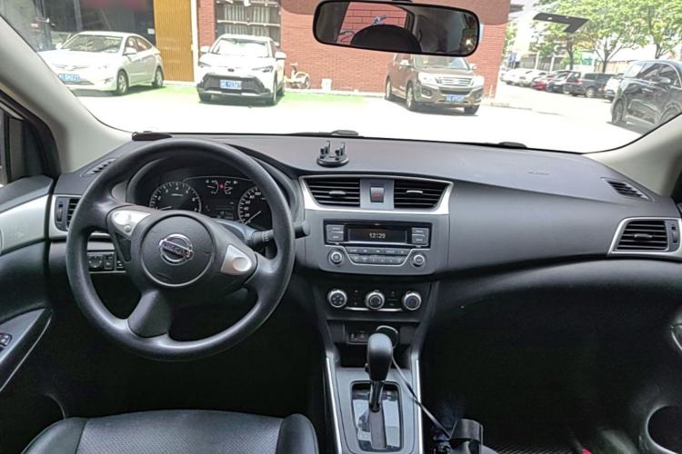 Used Nissan Sylphy 2021 Classic 1.6XE CVT Exclusive Edition Center Console