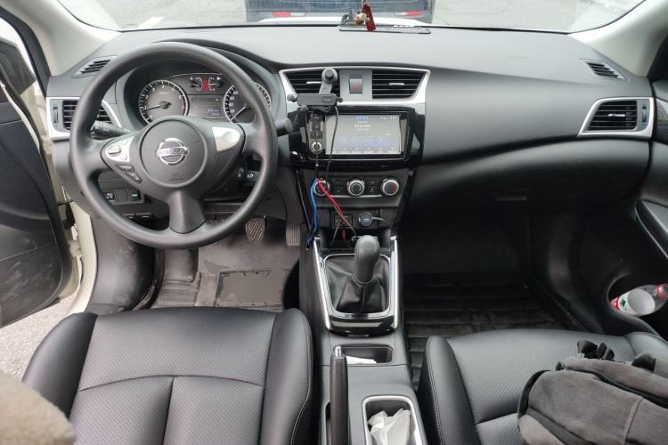 Used Nissan Sylphy 2021 Classic 1.6XL Manual Luxury Edition Center Console