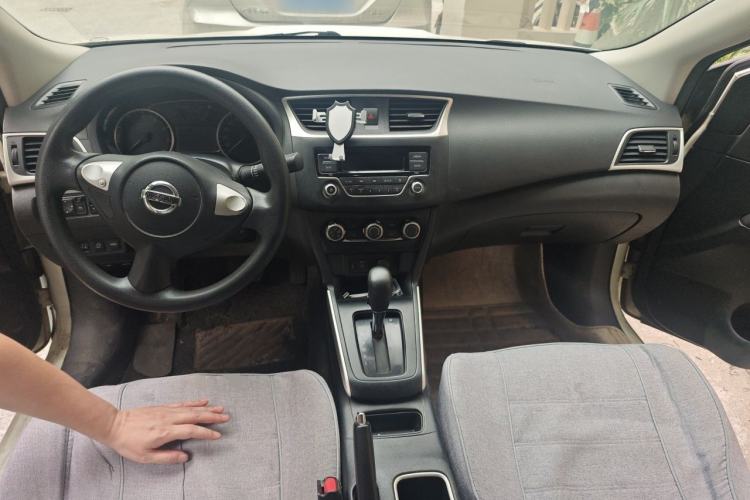 Used Nissan Sylphy 2021 Classic 1.6XE CVT Comfort Edition Center Console