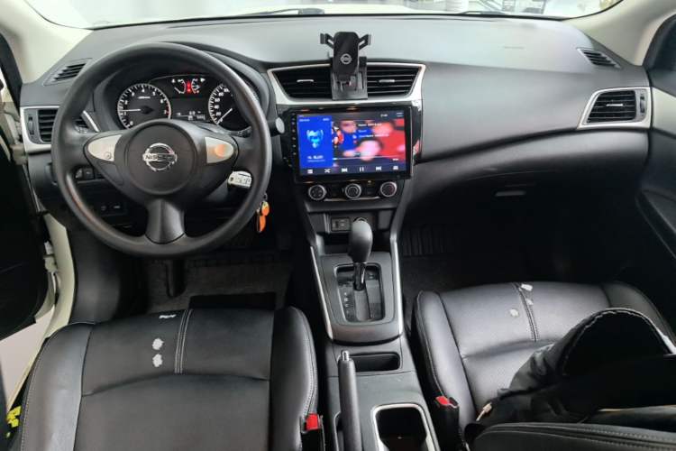 Used Nissan Sylphy 2021 Classic 1.6XE CVT Comfort Edition Center Console