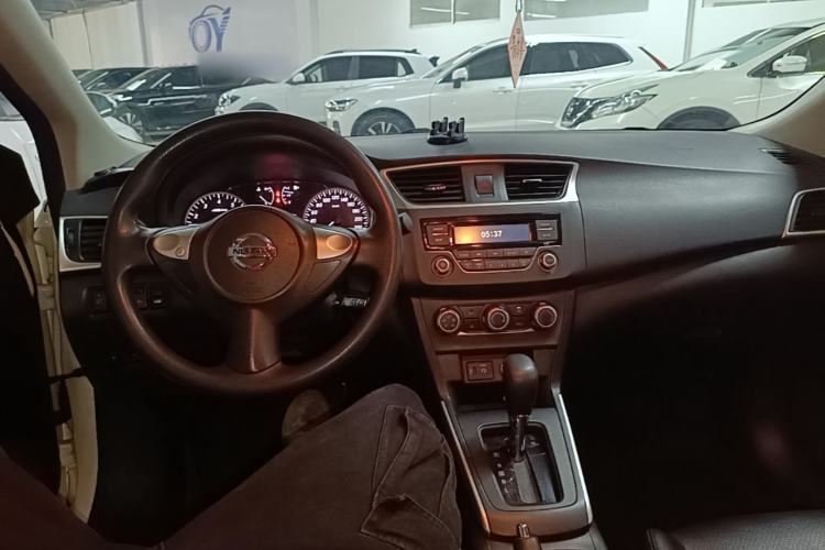 Used Nissan Sylphy 2021 Classic 1.6XE CVT Comfort Edition Center Console