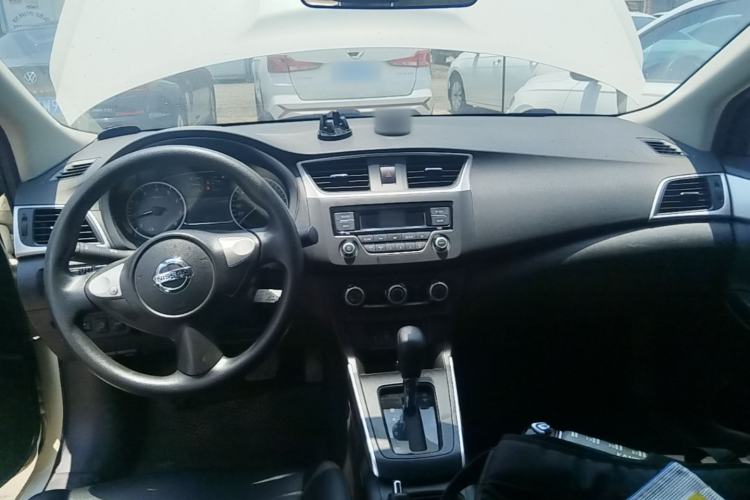 Used Nissan Sylphy 2021 Classic 1.6XE CVT Exclusive Edition Center Console