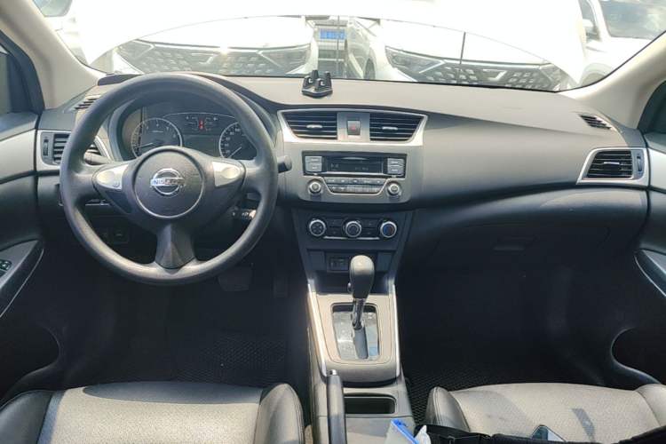 Used Nissan Sylphy 2021 Classic 1.6XE CVT Comfort Edition Center Console