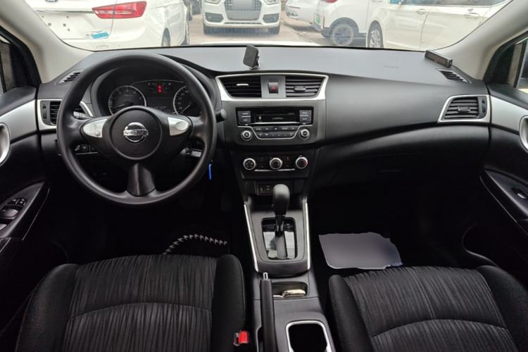 Used Nissan Sylphy 2021 Classic 1.6XE CVT Comfort Edition Center Console
