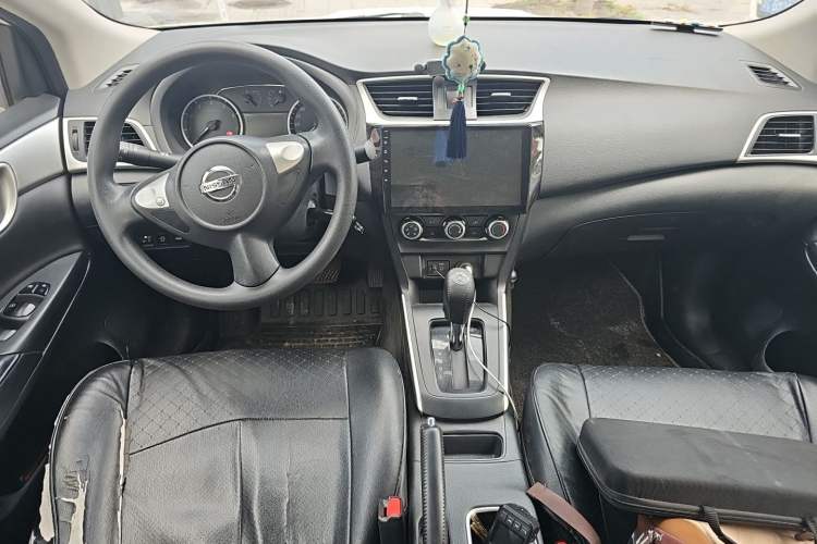 Used Nissan Sylphy 2021 Classic 1.6XE CVT Comfort Edition Center Console