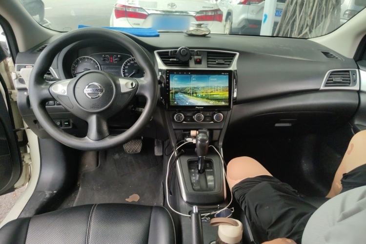 Used Nissan Sylphy 2021 Classic 1.6XE CVT Exclusive Edition Center Console