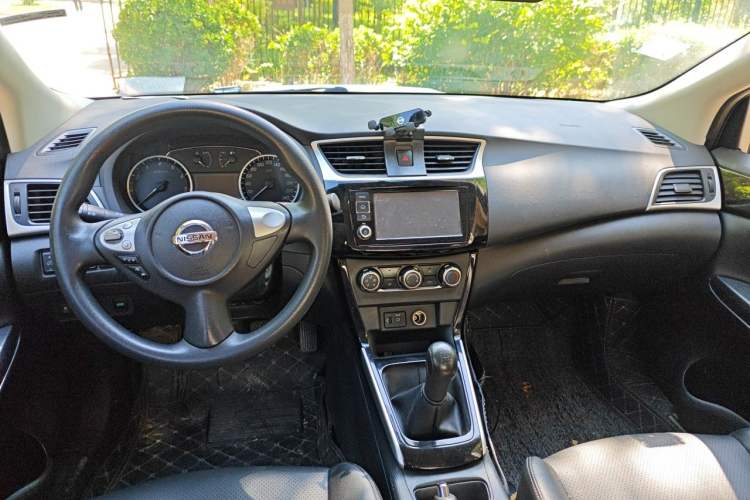 Used Nissan Sylphy 2021 Classic 1.6XL Manual Luxury Edition Center Console