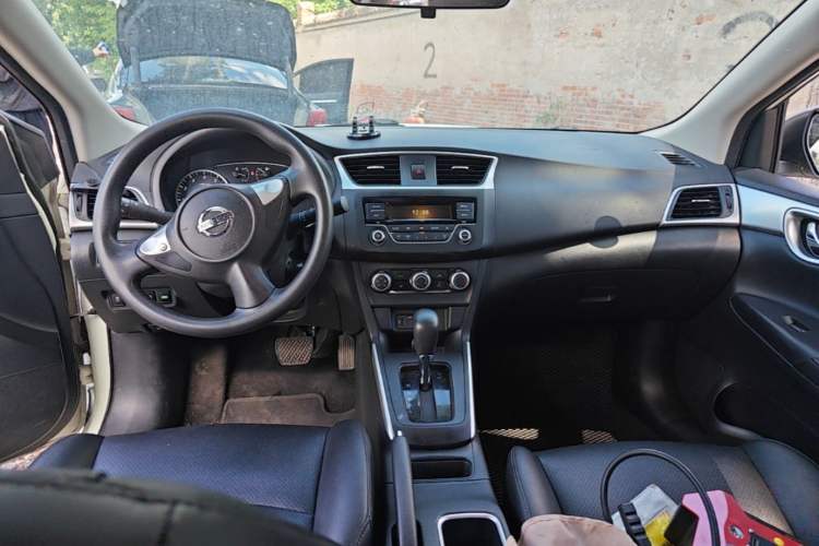 Used Nissan Sylphy 2021 Classic 1.6XE CVT Comfort Edition Center Console