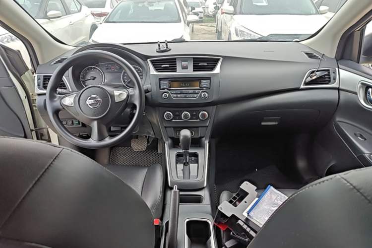 Used Nissan Sylphy 2021 Classic 1.6XE CVT Exclusive Edition Center Console