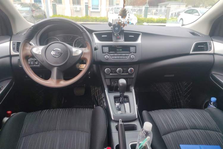 Used Nissan Sylphy 2021 Classic 1.6XE CVT Comfort Edition Center Console