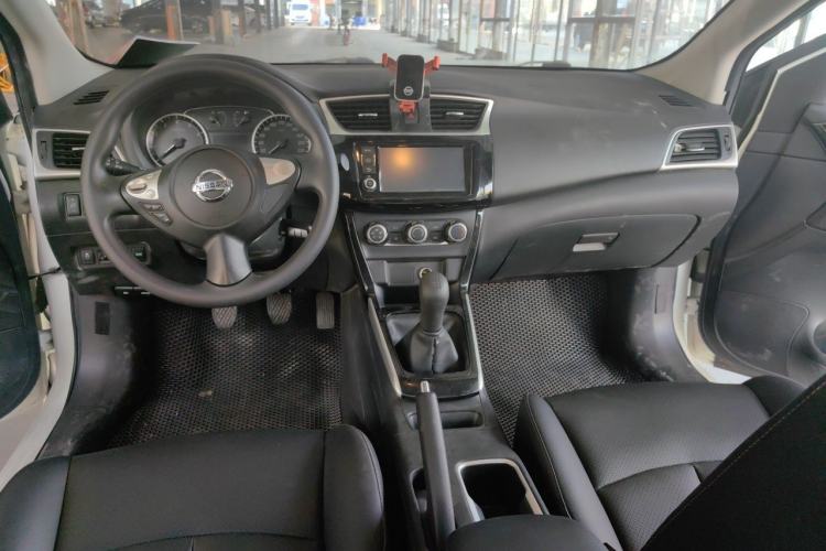 Used Nissan Sylphy 2021 Classic 1.6XL Manual Luxury Edition Center Console