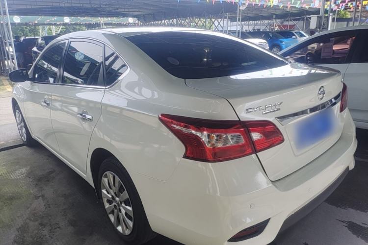 Used Nissan Sylphy 2021 Classic 1.6XE CVT Exclusive Edition Exterior 2