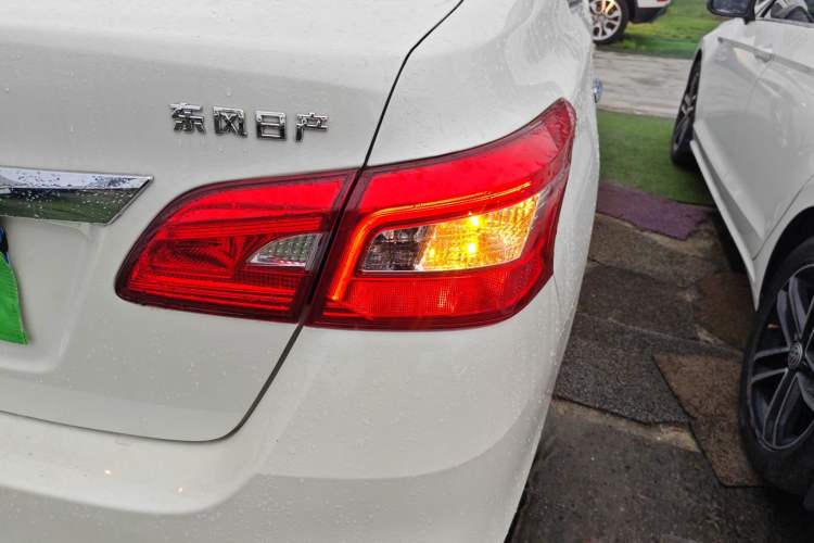 Used Nissan Sylphy 2021 Classic 1.6XL CVT Luxury Edition Exterior 3