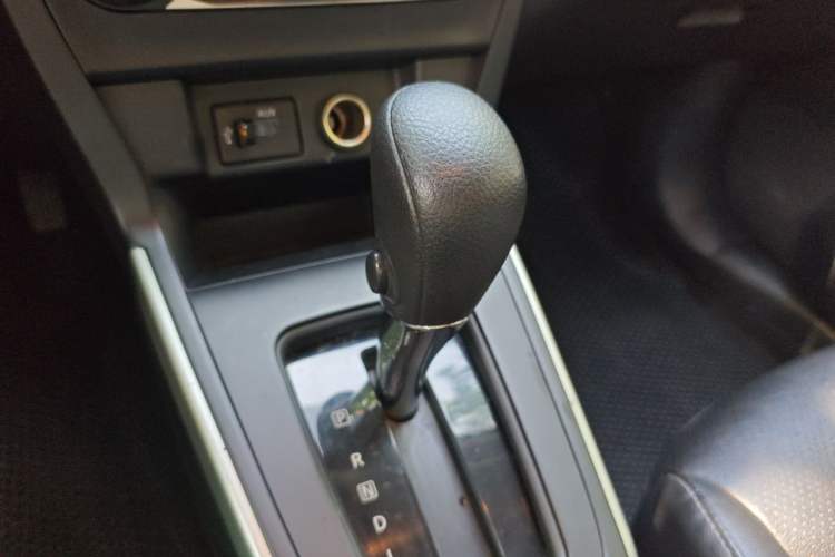 Used Nissan Sylphy 2021 Classic 1.6XE CVT Exclusive Edition Gear Lever