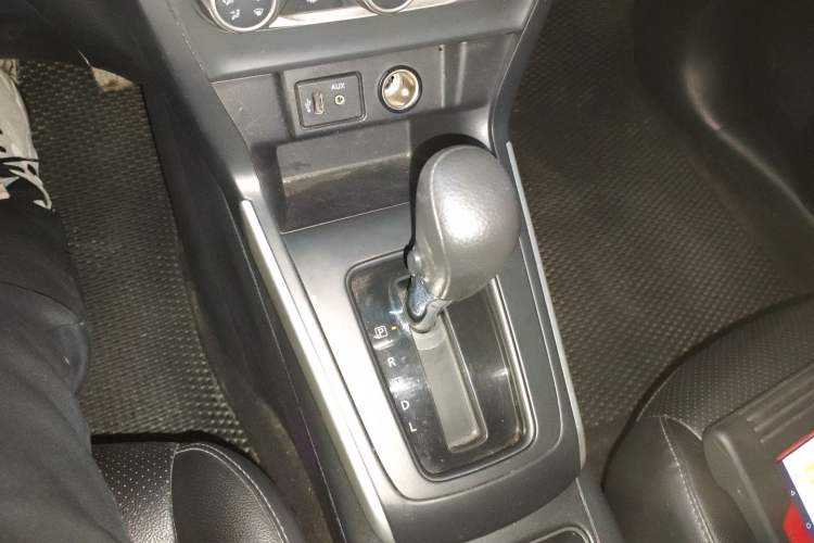 Used Nissan Sylphy 2021 Classic 1.6XE CVT Exclusive Edition Gear Lever