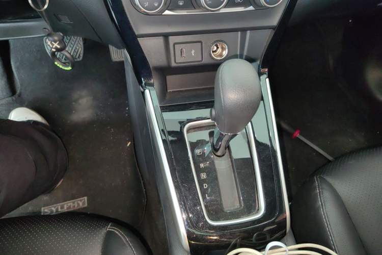 Used Nissan Sylphy 2021 Classic 1.6XE CVT Exclusive Edition Gear Lever